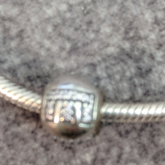 L♥️VE Pandora Charm - Picture 4 of 4